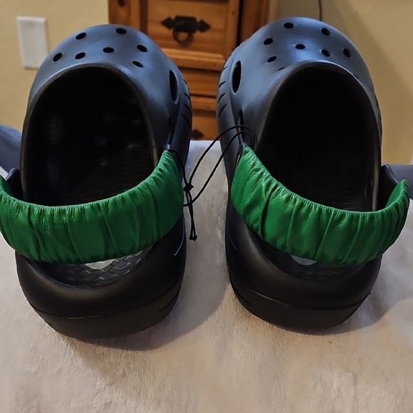 yvo Women's Black & Green Straps Clogs Cushioned Size 6-7 - Picture 2 of 9